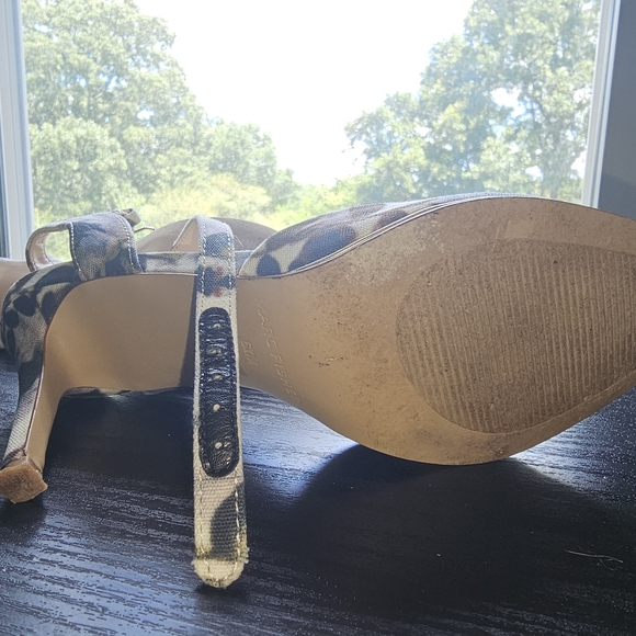 Marc Fisher Ivory and Black Floral Shoes Women's Size 6.5 - Picture 10 of 12